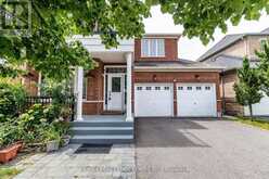 121 STONECHURCH CRESCENT | Markham Ontario | Slide Image Three