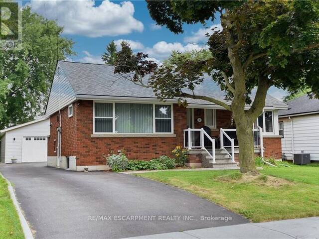 91 DANA DRIVE Hamilton Ontario, L9A 3H9