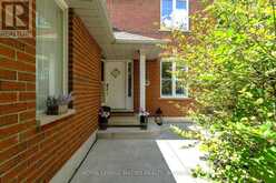 14 COOPERSHAWK CRESCENT | Hamilton Ontario | Slide Image Three