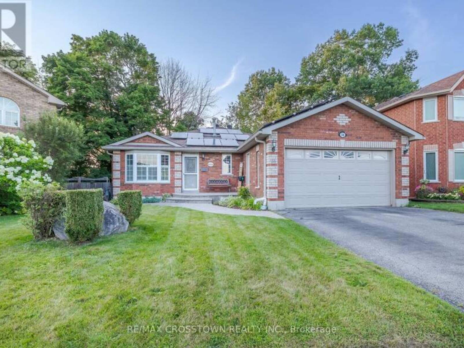 38 CROMPTON DRIVE, Barrie , Ontario L4M 6N1