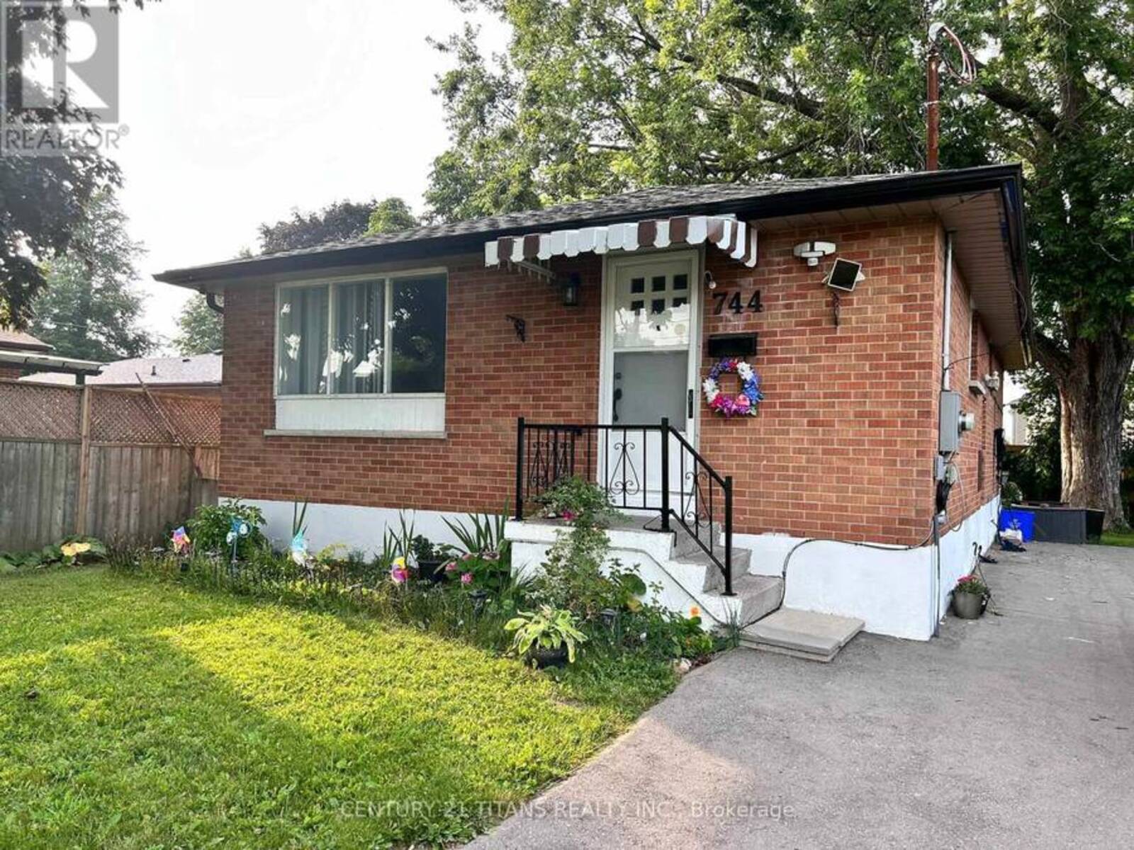 744 OLIVE AVENUE, Oshawa, Ontario L1H 2S3