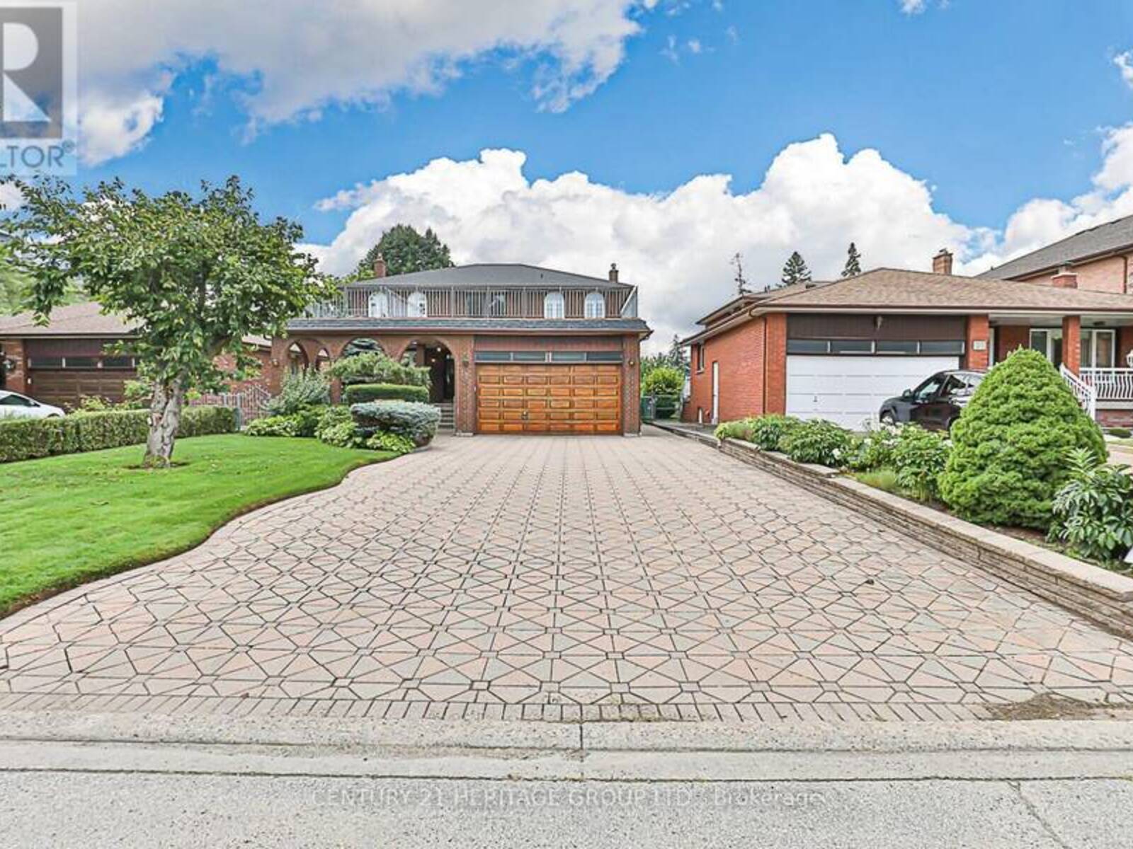 33 MAY AVENUE, Richmond Hill, Ontario L4C 3S7