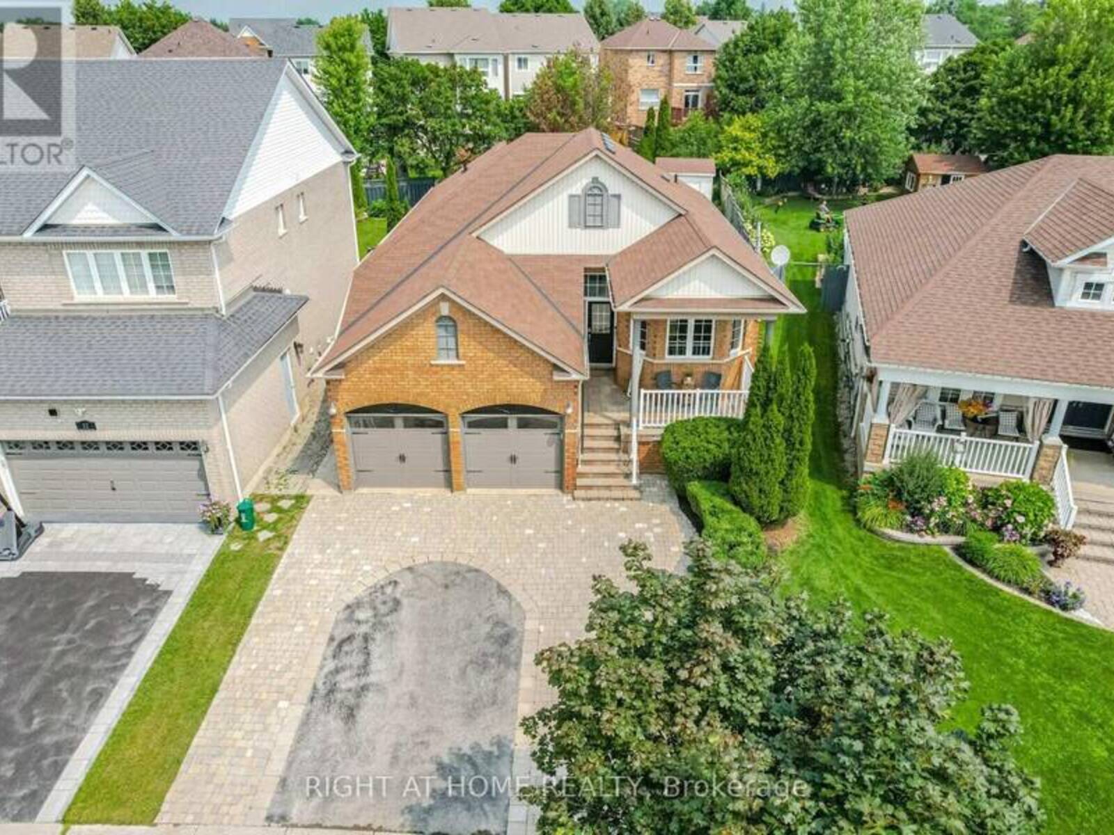 30 AMANDA AVENUE N, Whitby, Ontario L1M 1K4