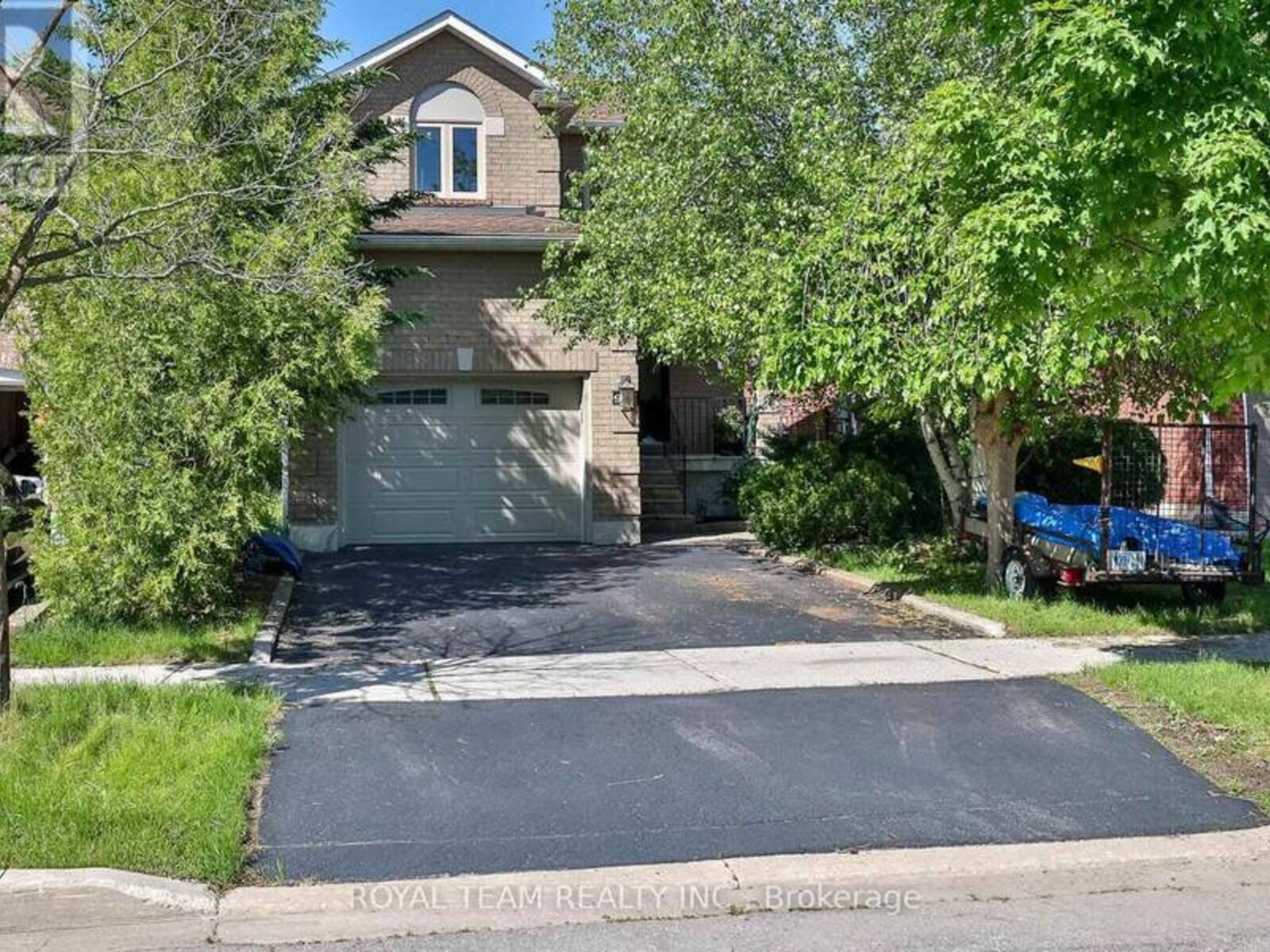 9 SPRINGER DRIVE, Richmond Hill, Ontario L4C 0E9