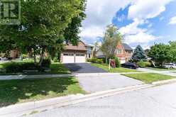 452 ALEX DONER DRIVE | Newmarket Ontario | Slide Image Two