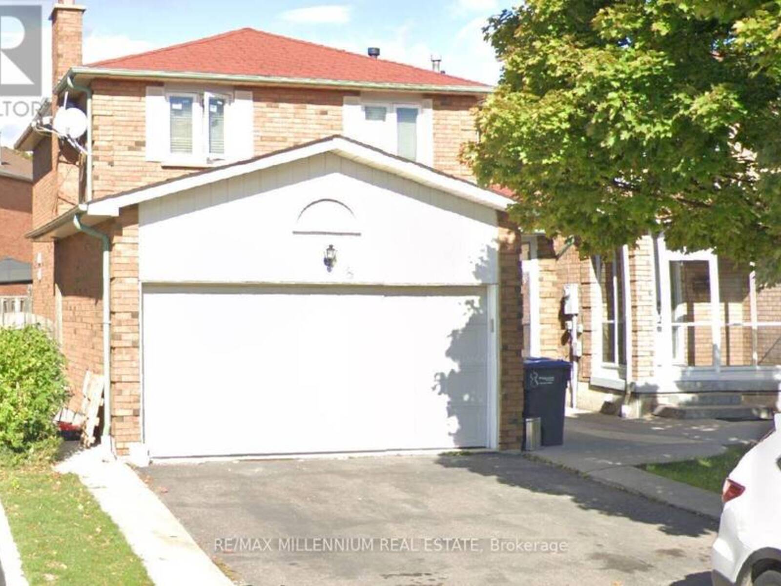 8 DAFFODIL PLACE, Brampton, Ontario L6Y 3B9