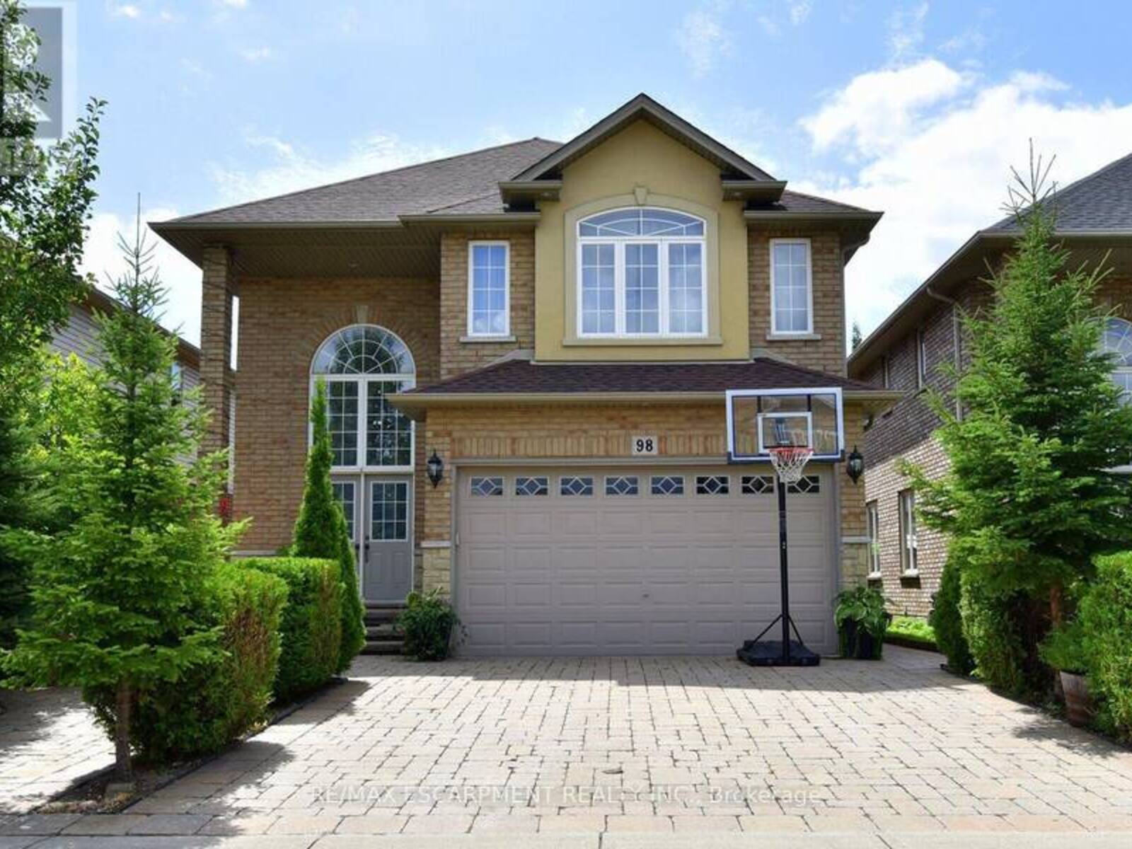 98 KENDRICK COURT, Hamilton , Ontario L9G 5E8