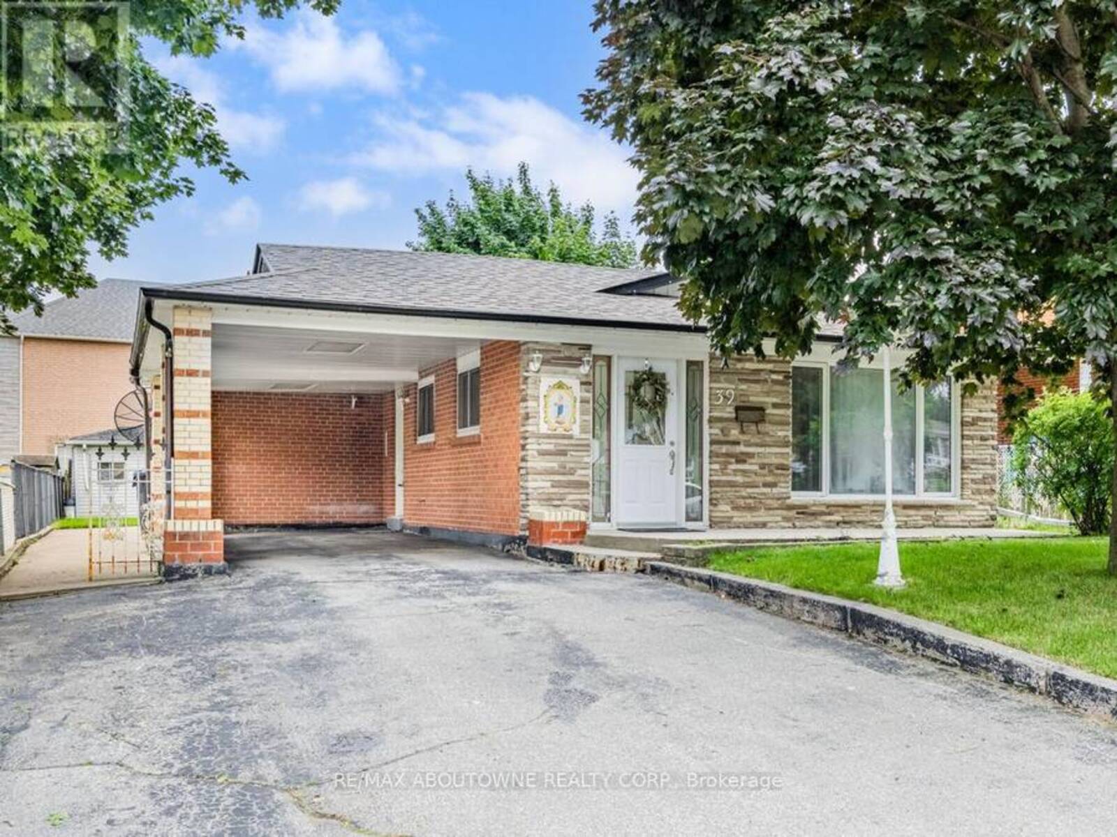 39 NORTHWOOD DRIVE, Brampton, Ontario L6X 2L4