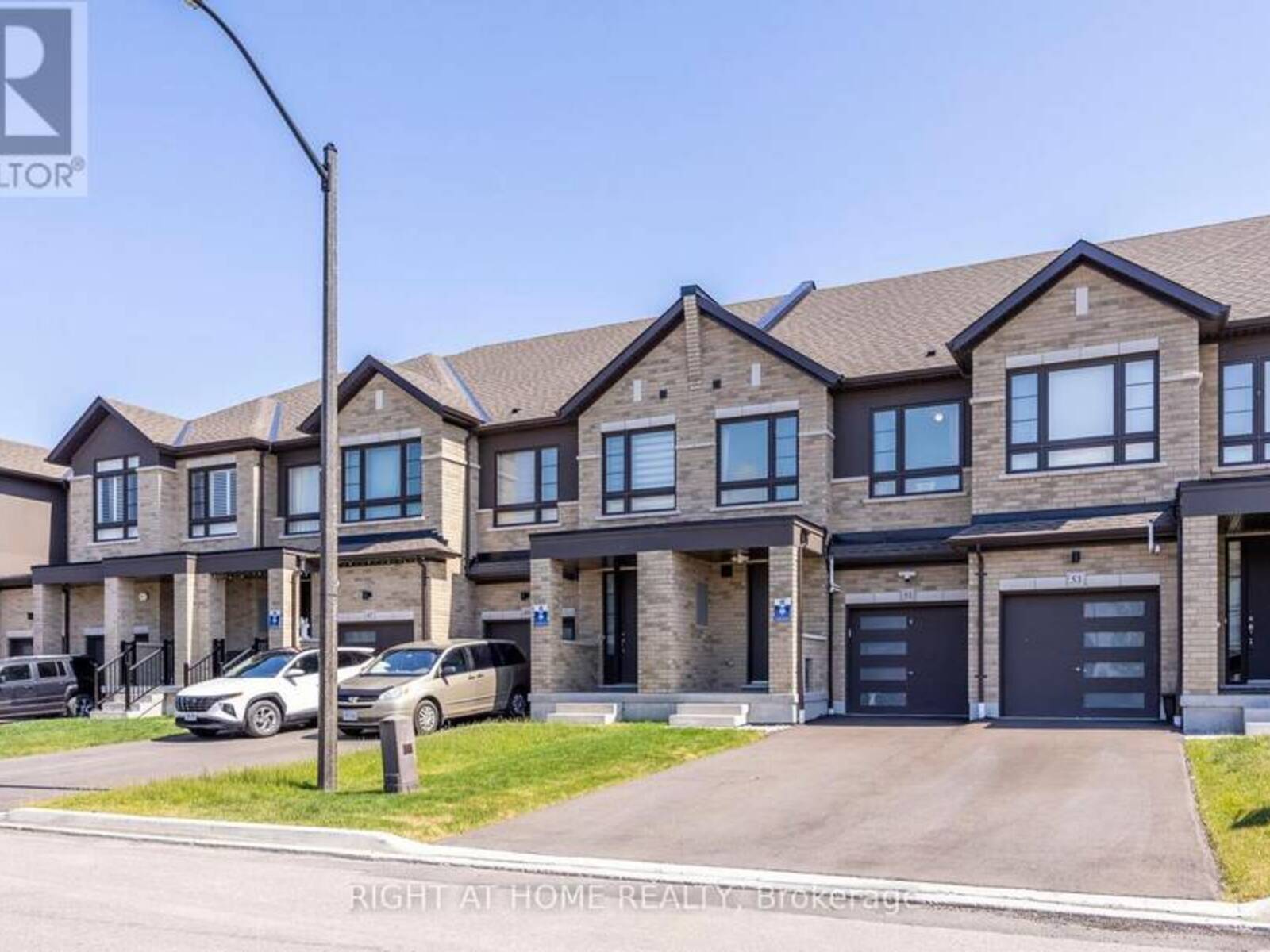 51 PETER HOGG COURT, Whitby, Ontario L1P 0N2