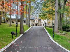 6 HUNTHILL COURT Toronto Ontario, M9A 4A2