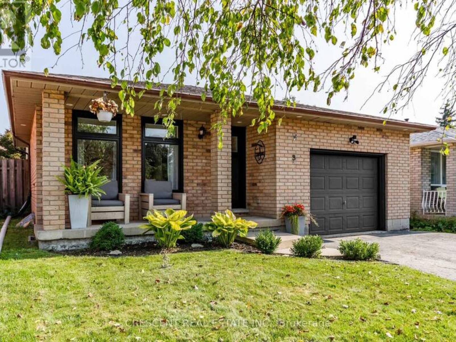 3 HALAM AVENUE, Hamilton, Ontario L8V 1Z2