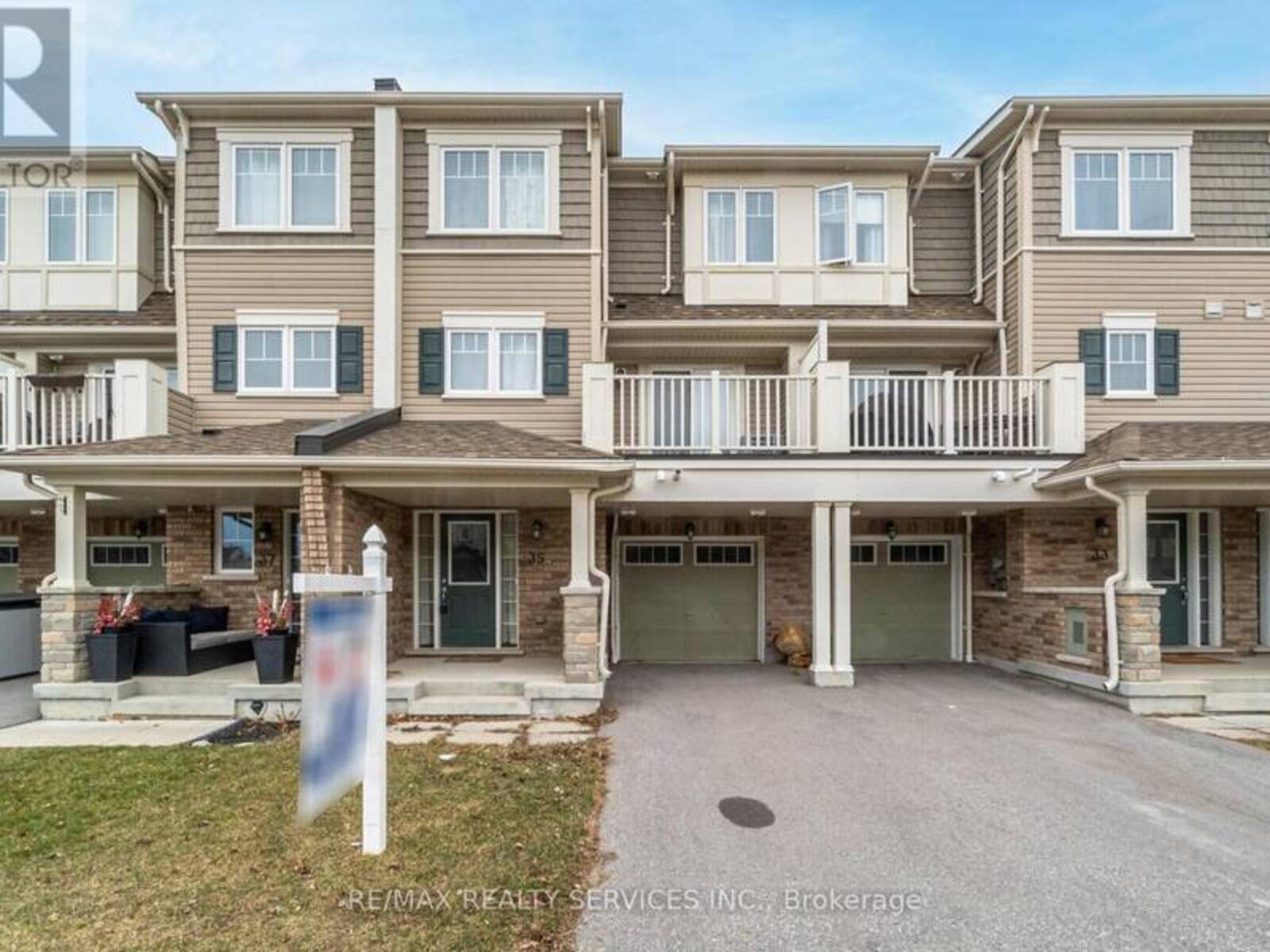 35 NEARCO CRESCENT, Oshawa, Ontario L1L 0J4