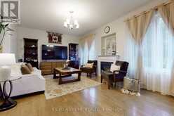 8 CIDER CRESCENT | Richmond Hill Ontario | Slide Image Nine