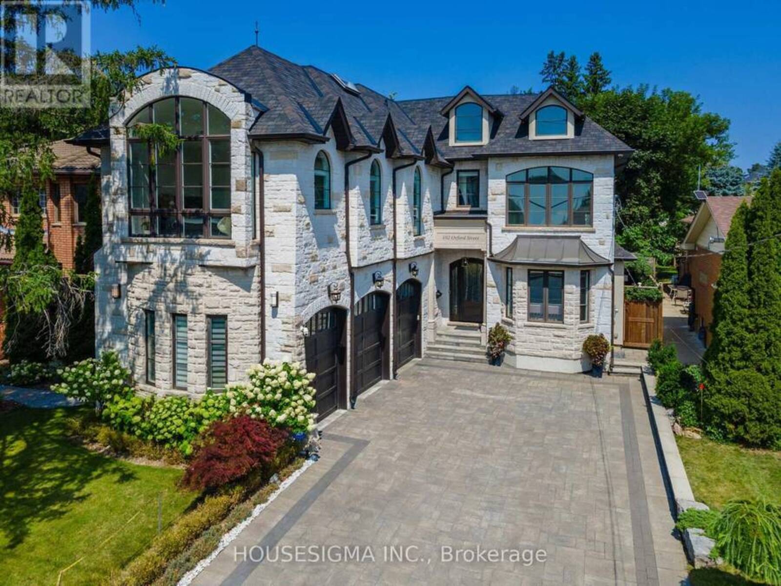 102 OXFORD STREET, Richmond Hill, Ontario L4C 4L5