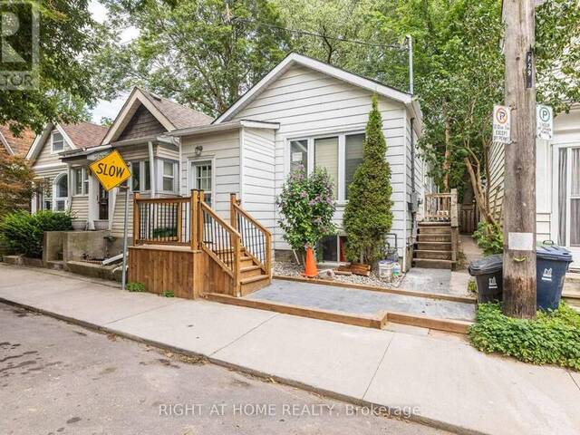 229 CRAVEN ROAD Toronto Ontario, M4L 2Z5