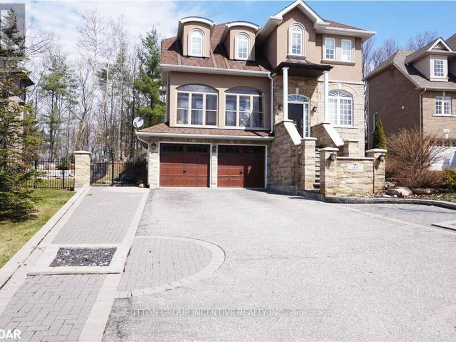 33 CUMMING DRIVE, Barrie, Ontario L4N 0C5