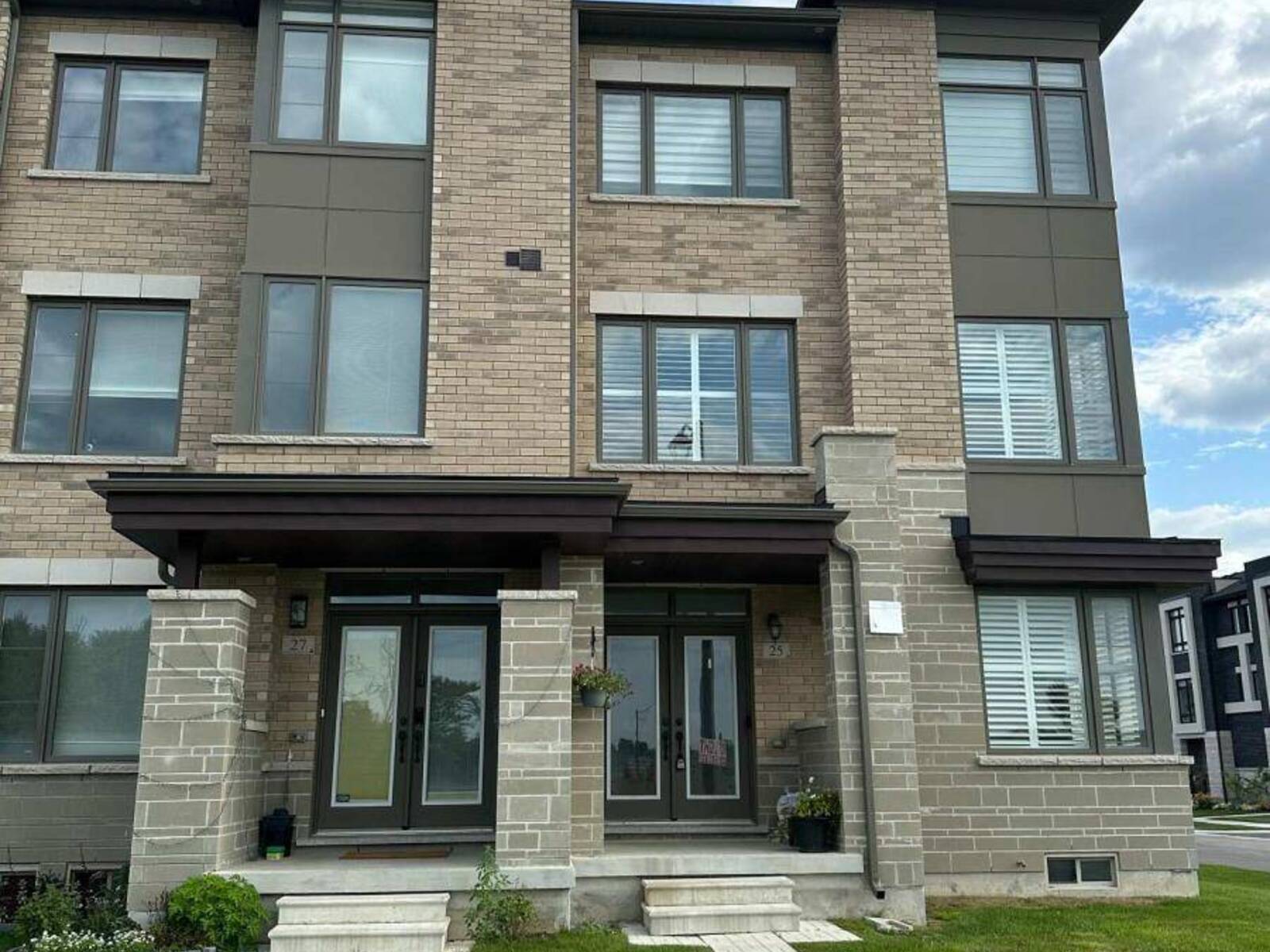 25 MCCAGUE AVENUE N, Richmond Hill, Ontario L4S 0J4