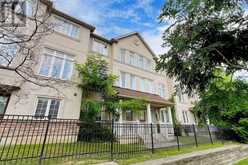 10 - 10 POST OAK DRIVE | Richmond Hill Ontario | Slide Image Three