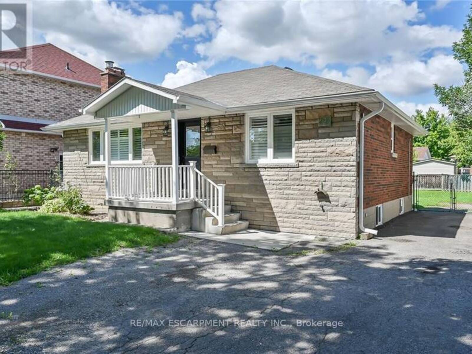 221 GRAY ROAD, Hamilton , Ontario L8E 1T9