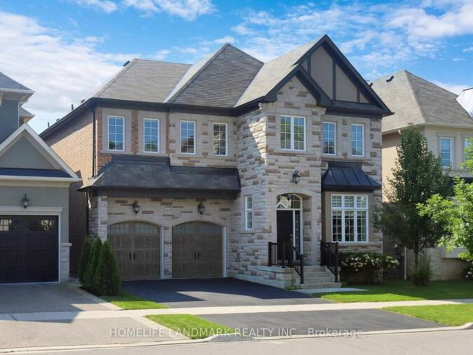 105 BRIDGEPOINTE COURT, Aurora, Ontario L4G 3H8