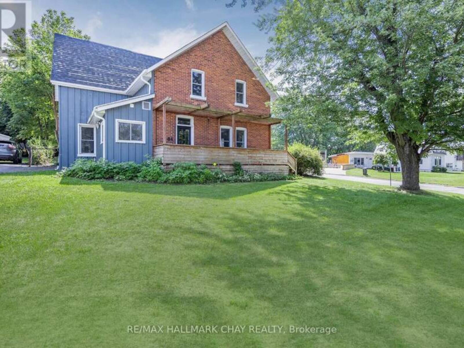 84 POYNTZ STREET, Penetanguishene, Ontario L9M 1N9