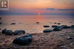 8 COBBLESTONE ROAD | Tiny Ontario | Slide Image Two