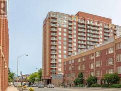 1113 - 1369 BLOOR STREET W Toronto Ontario, M6P 4J4