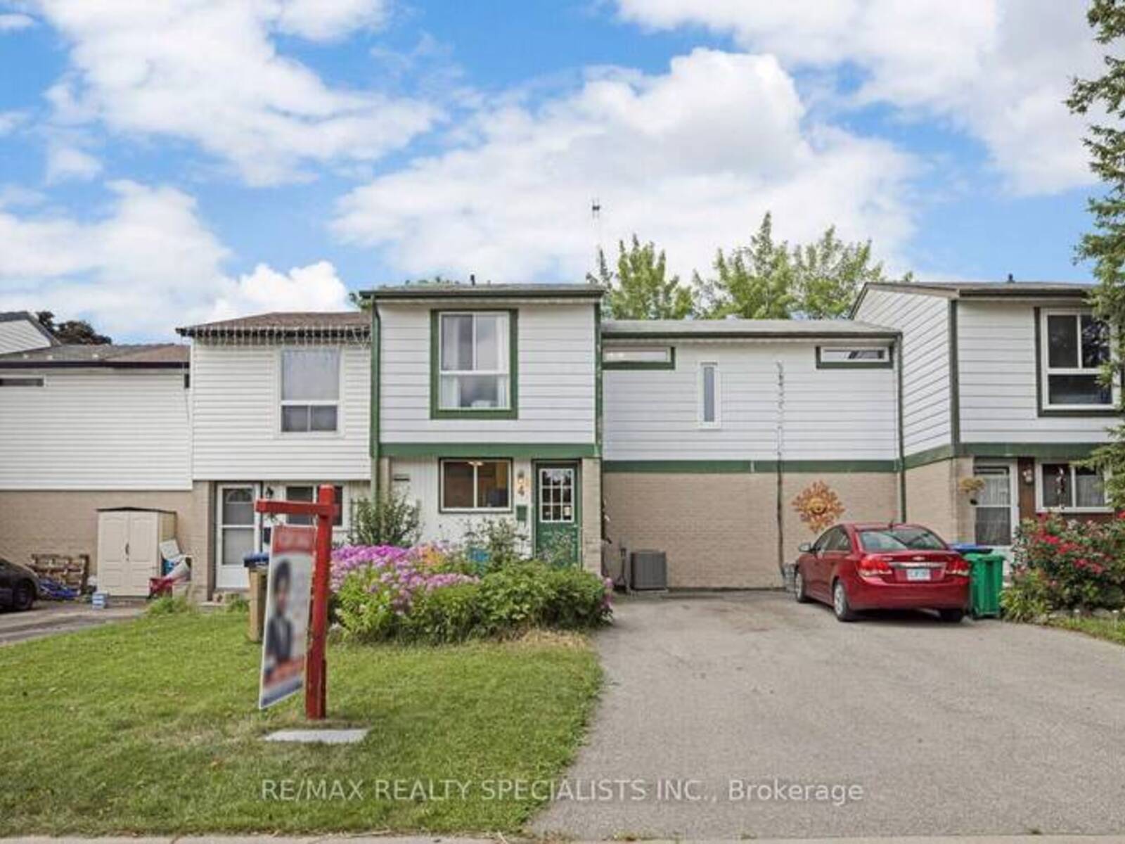 4 GREENFIELD SQUARE, Brampton, Ontario L6S 2J3