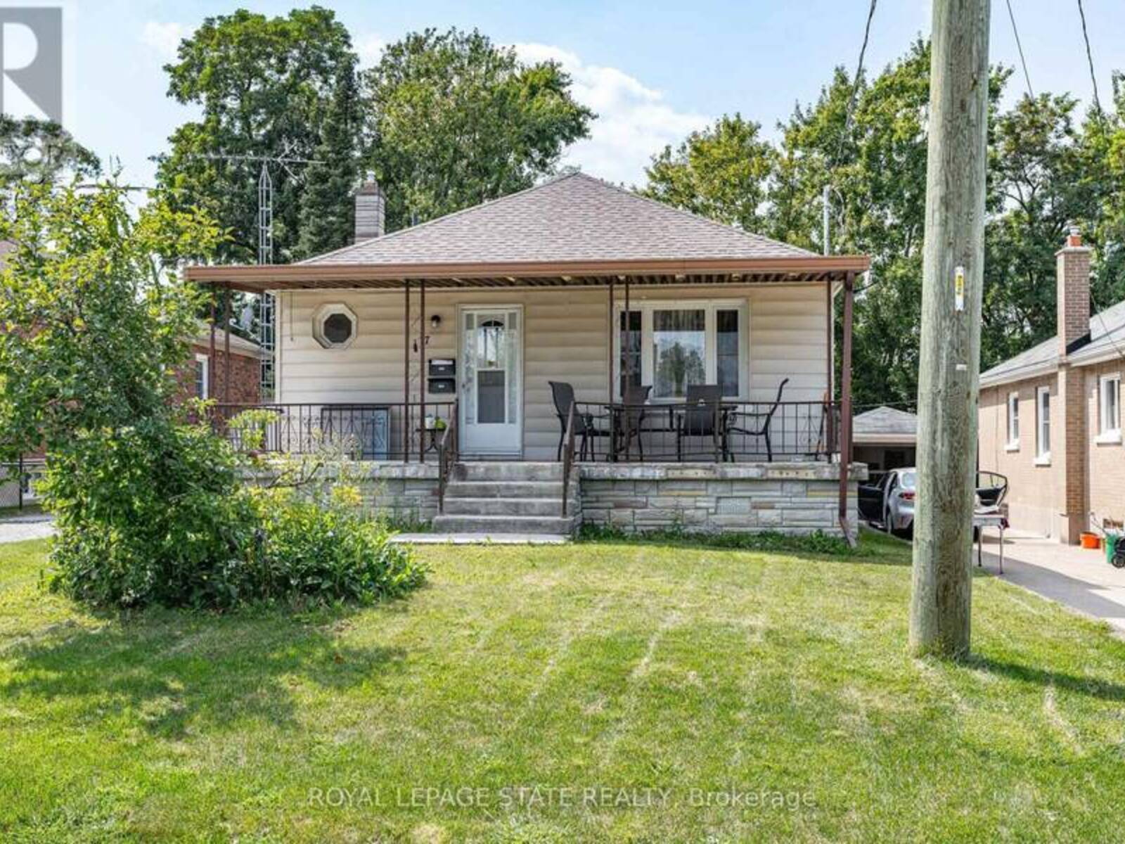 17 PRESTWICK AVENUE, St. Catharines, Ontario L2P 2E5