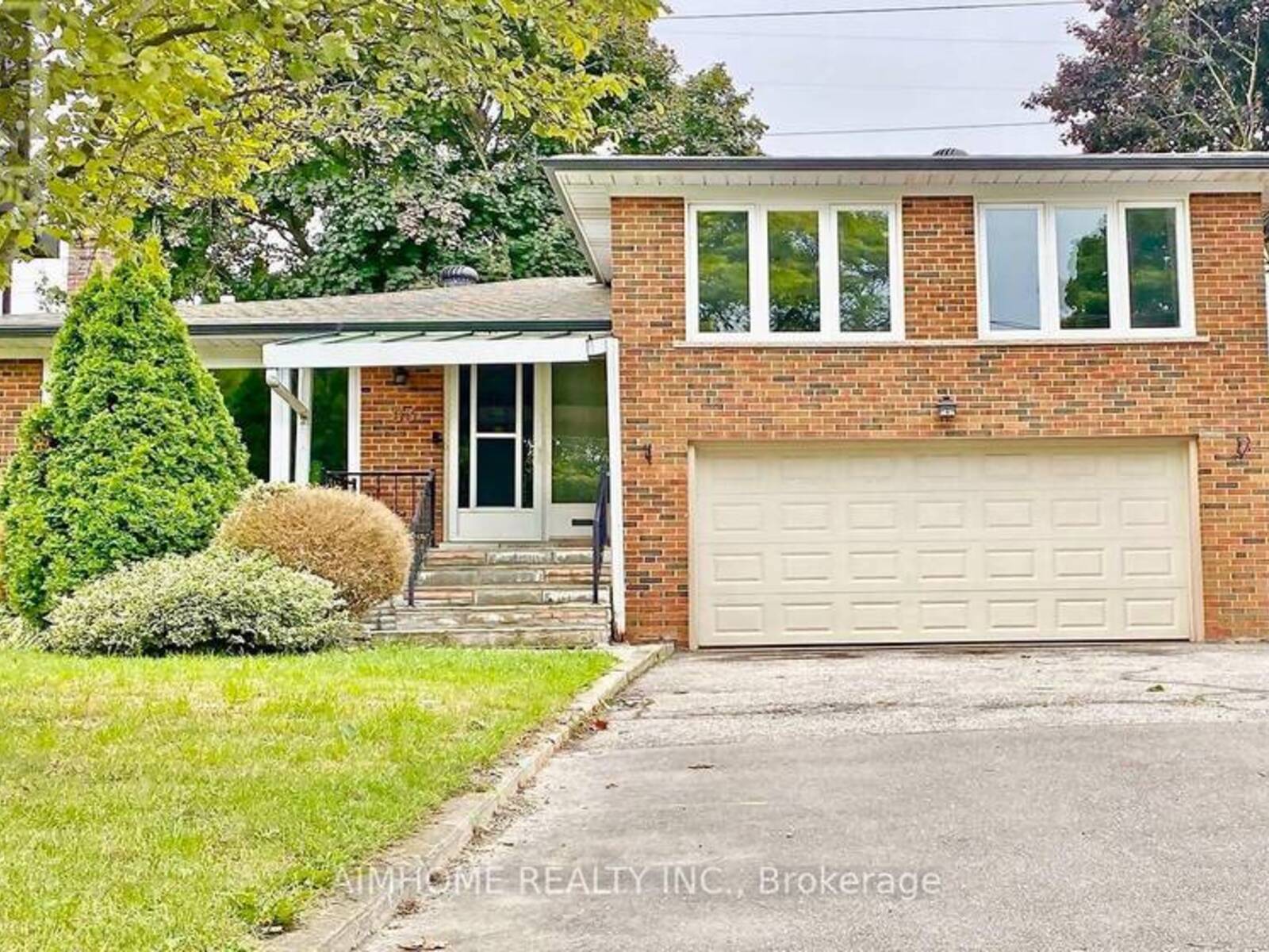 63 BOWERBANK DRIVE, Toronto, Ontario M2M 1Z9