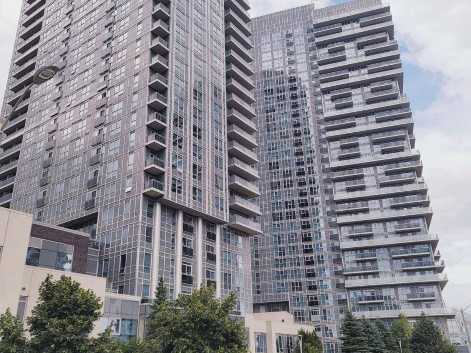 2920 - 275 VILLAGE GREEN SQUARE, Toronto, Ontario M1S 0L8