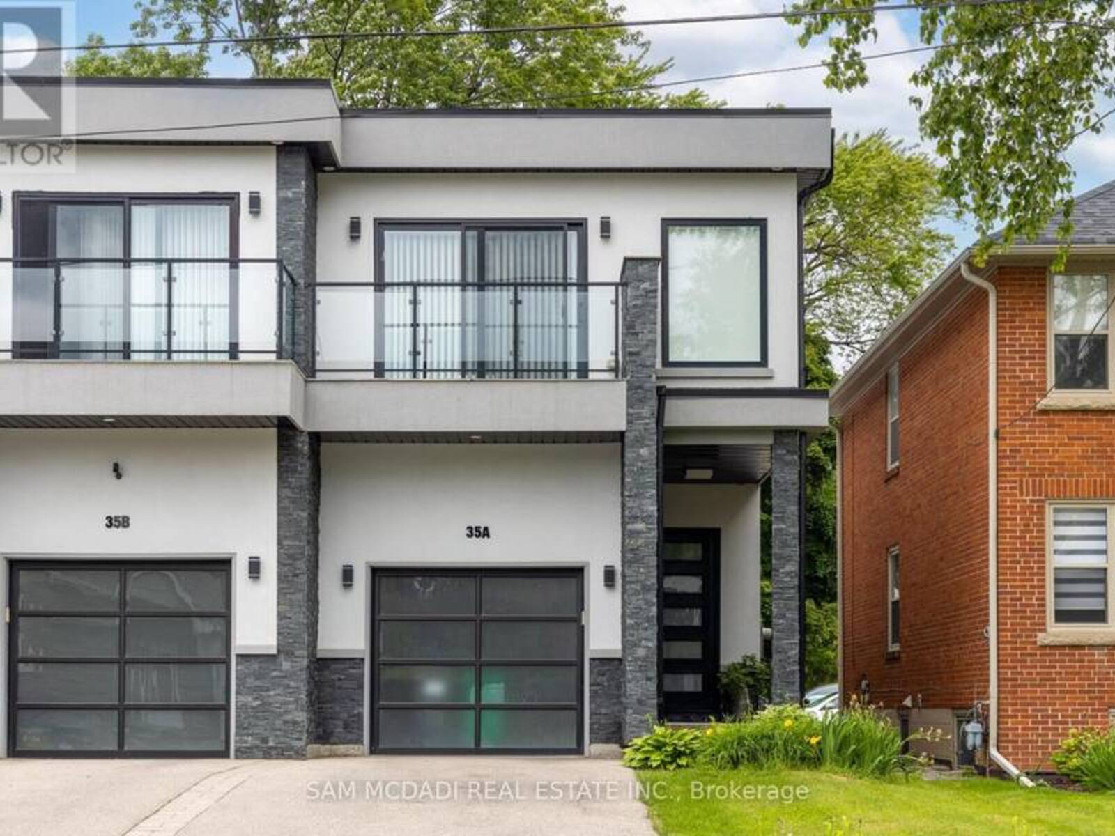 35A BROADVIEW AVENUE, Mississauga, Ontario L5H 2S8