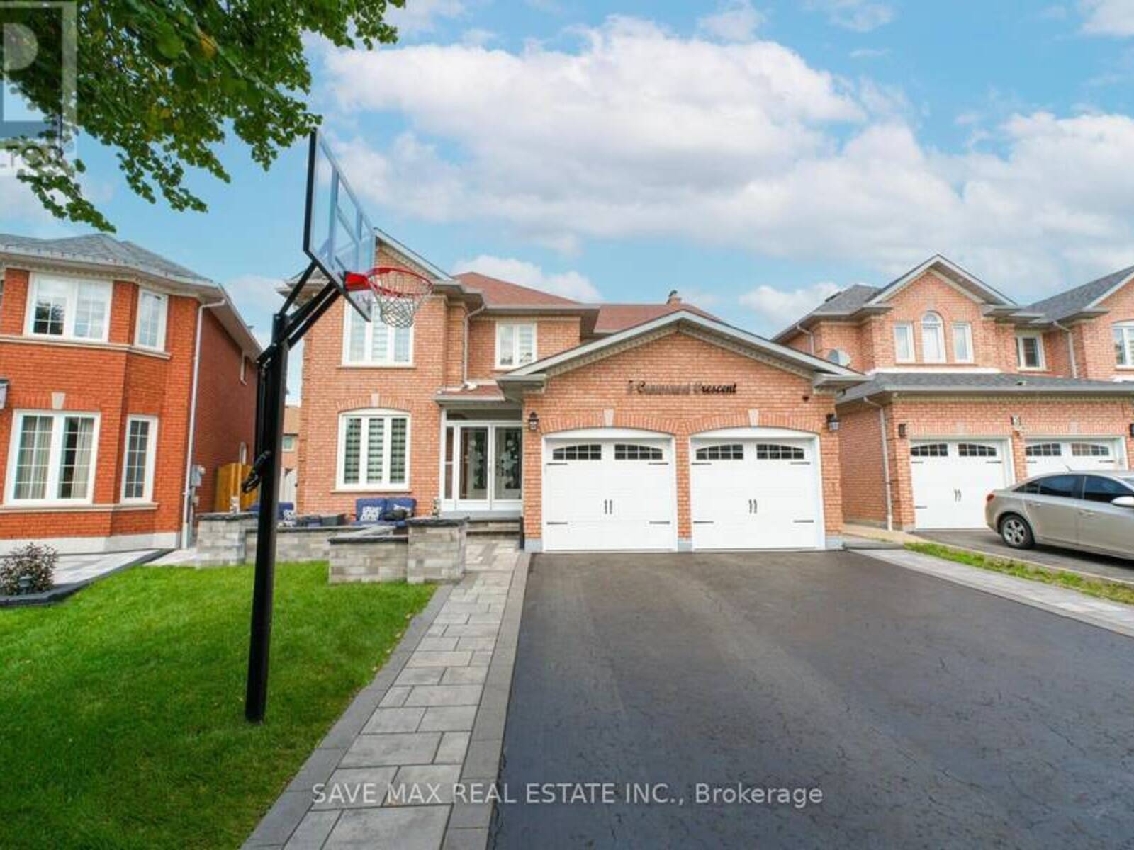 5 CROWSNEST CRESCENT, Brampton, Ontario L6R 1E2