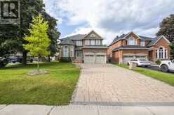 212 19TH AVENUE | Richmond Hill Ontario | Slide Image Two