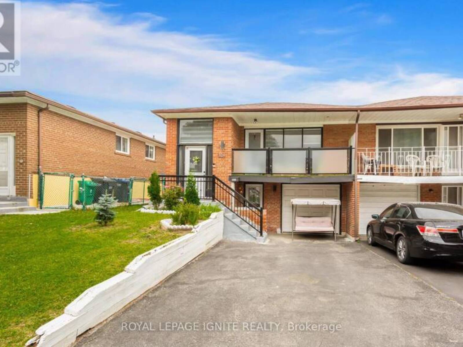 3325 VICTORY CRESCENT, Mississauga, Ontario L4T 1M2