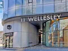 4213 - 11 WELLESLEY STREET W Toronto Ontario, M4Y 0G4