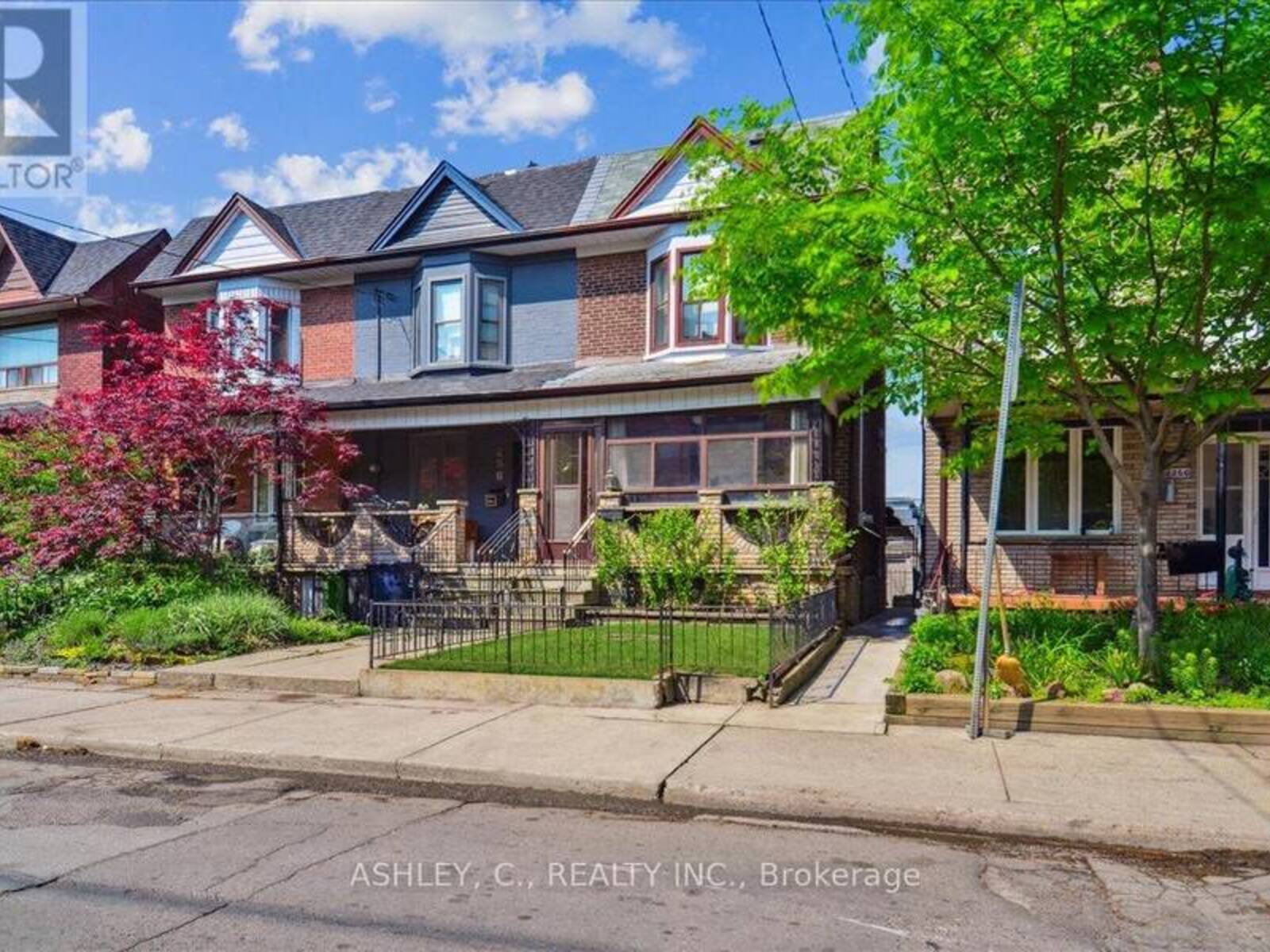 258 PERTH AVENUE, Toronto, Ontario M6P 3Y1