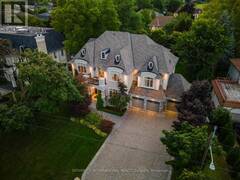 8 THORNHILL AVENUE Vaughan Ontario, L4J 1J4