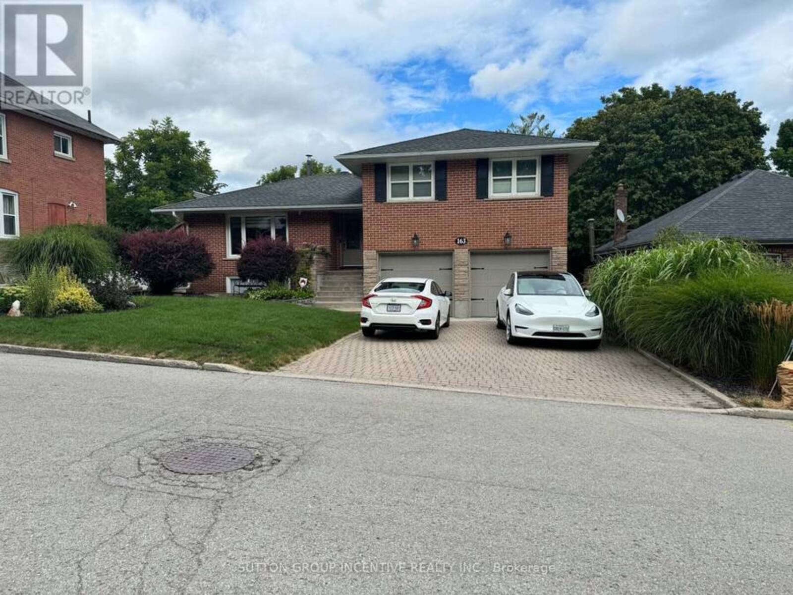 163 CLAPPERTON STREET, Barrie, Ontario L4M 3G5