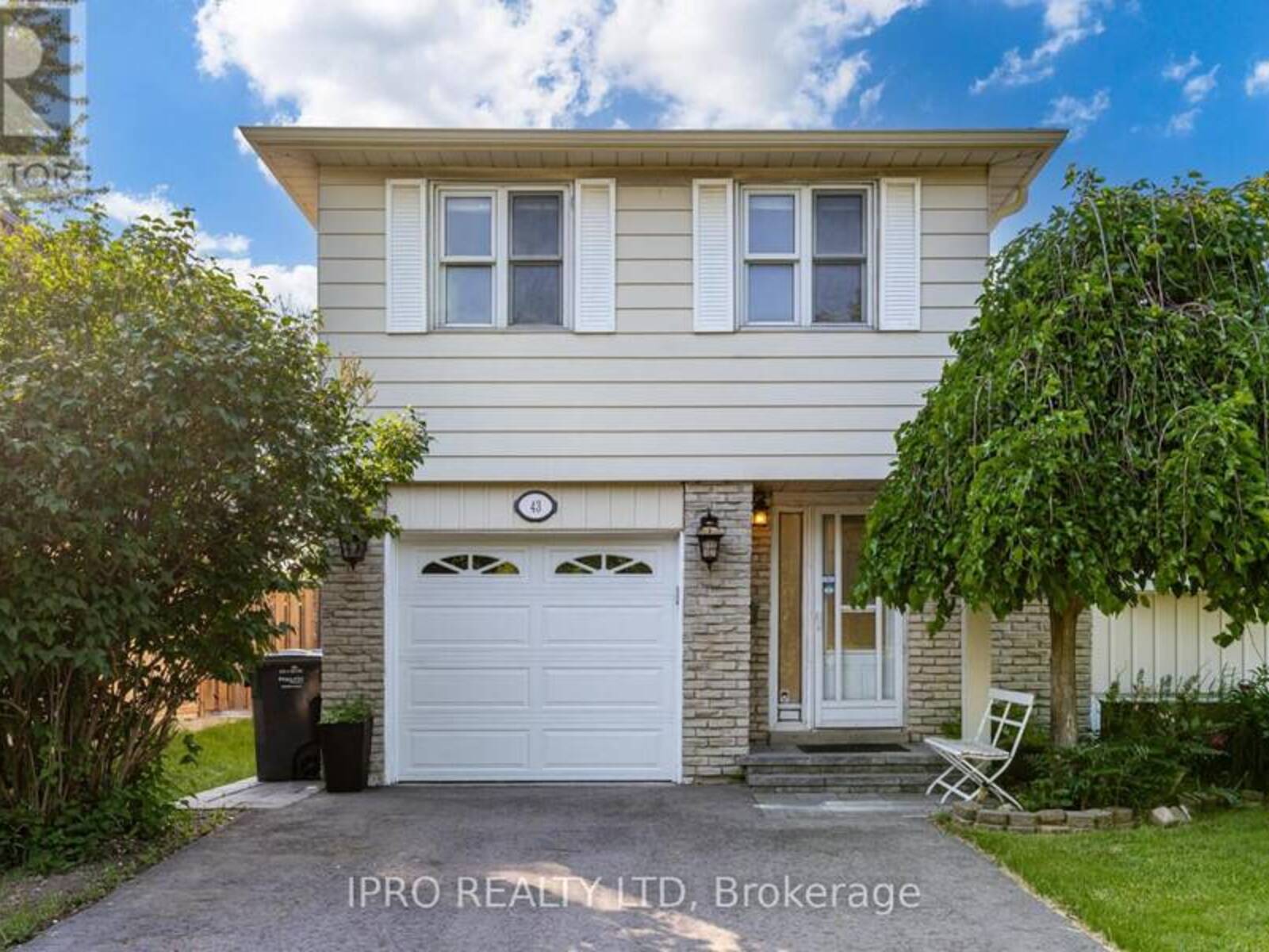 43 GRASSINGTON CRESCENT, Brampton, Ontario L6S 1Z5