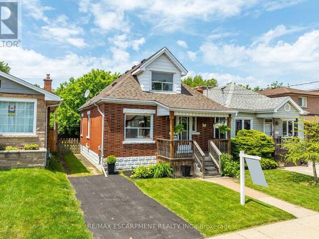 16 TRAGINA AVENUE S Hamilton Ontario, L8K 2Z1