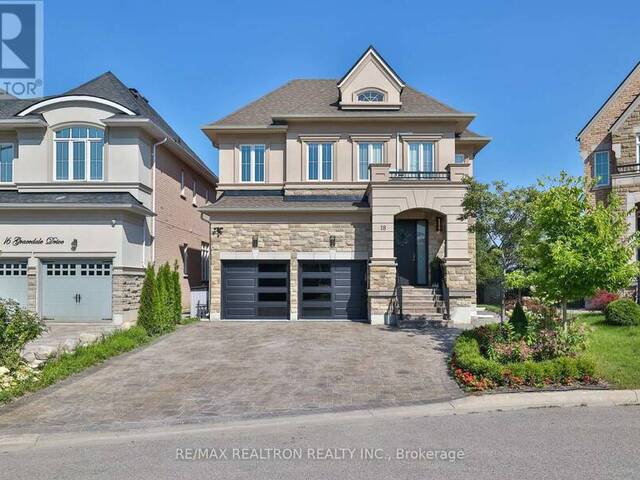 18 GRACEDALE DRIVE Richmond Hill Ontario, L4C 0Y3