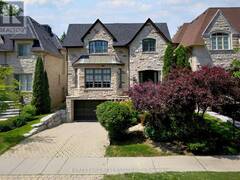 382 BEDFORD PARK AVENUE Toronto Ontario, M5M 1J8