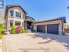 90 GARDEN AVENUE Richmond Hill Ontario, L4C 6M1