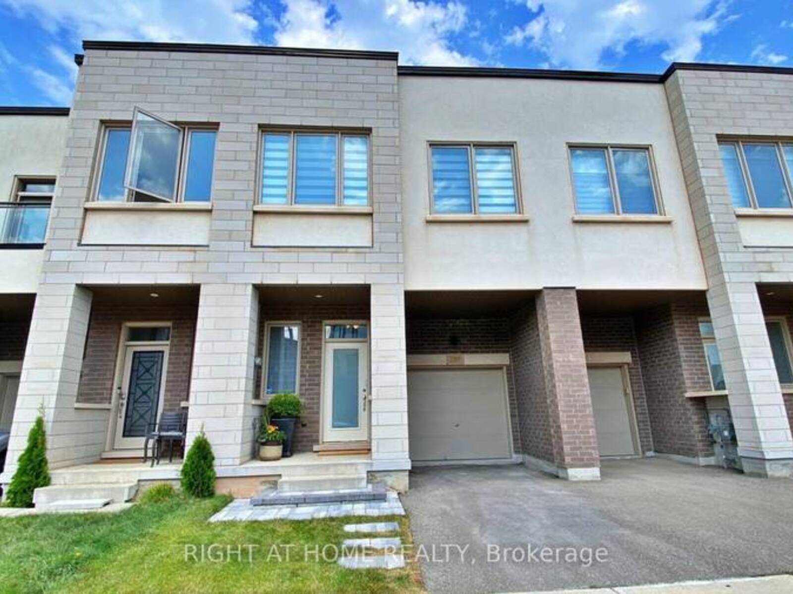 3203 MINTWOOD CIRCLE, Oakville, Ontario L6H 7C3