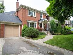 16 ASHTON MANOR Toronto Ontario, M8Y 2N5