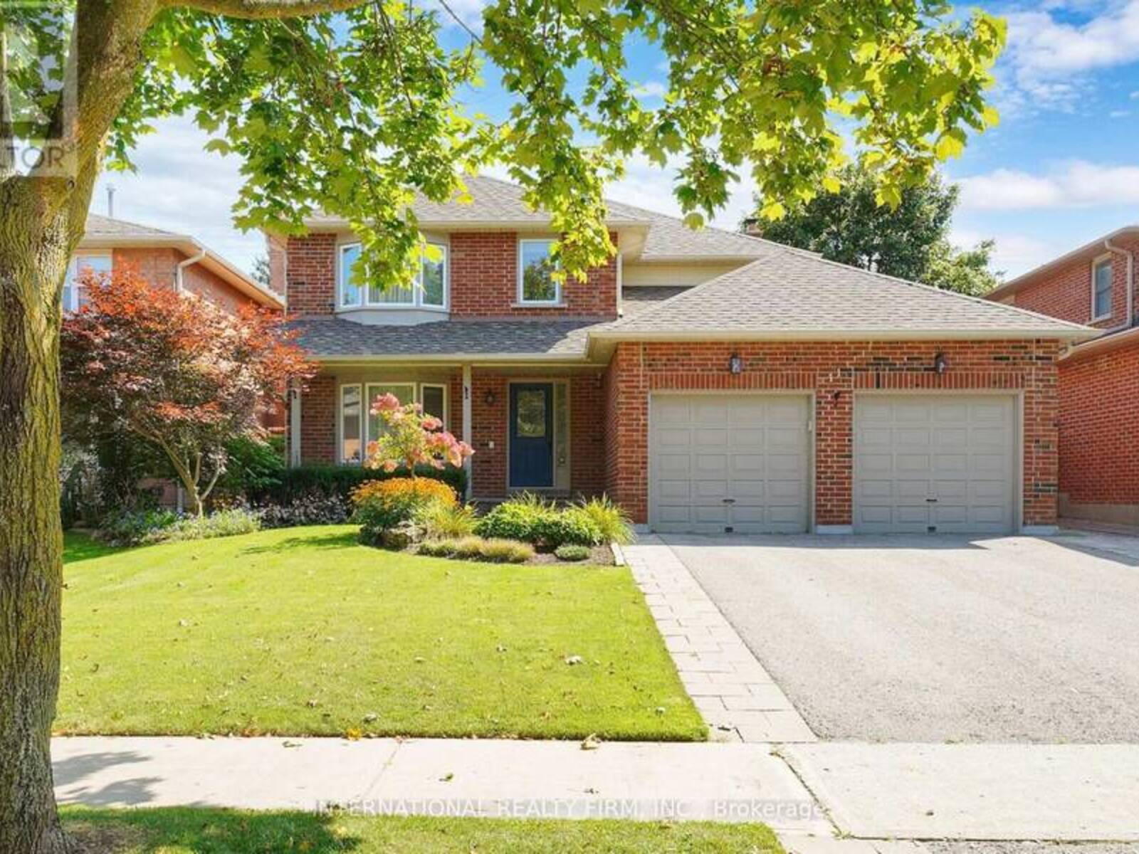 11 HARMON AVENUE, Aurora, Ontario L4G 5H2