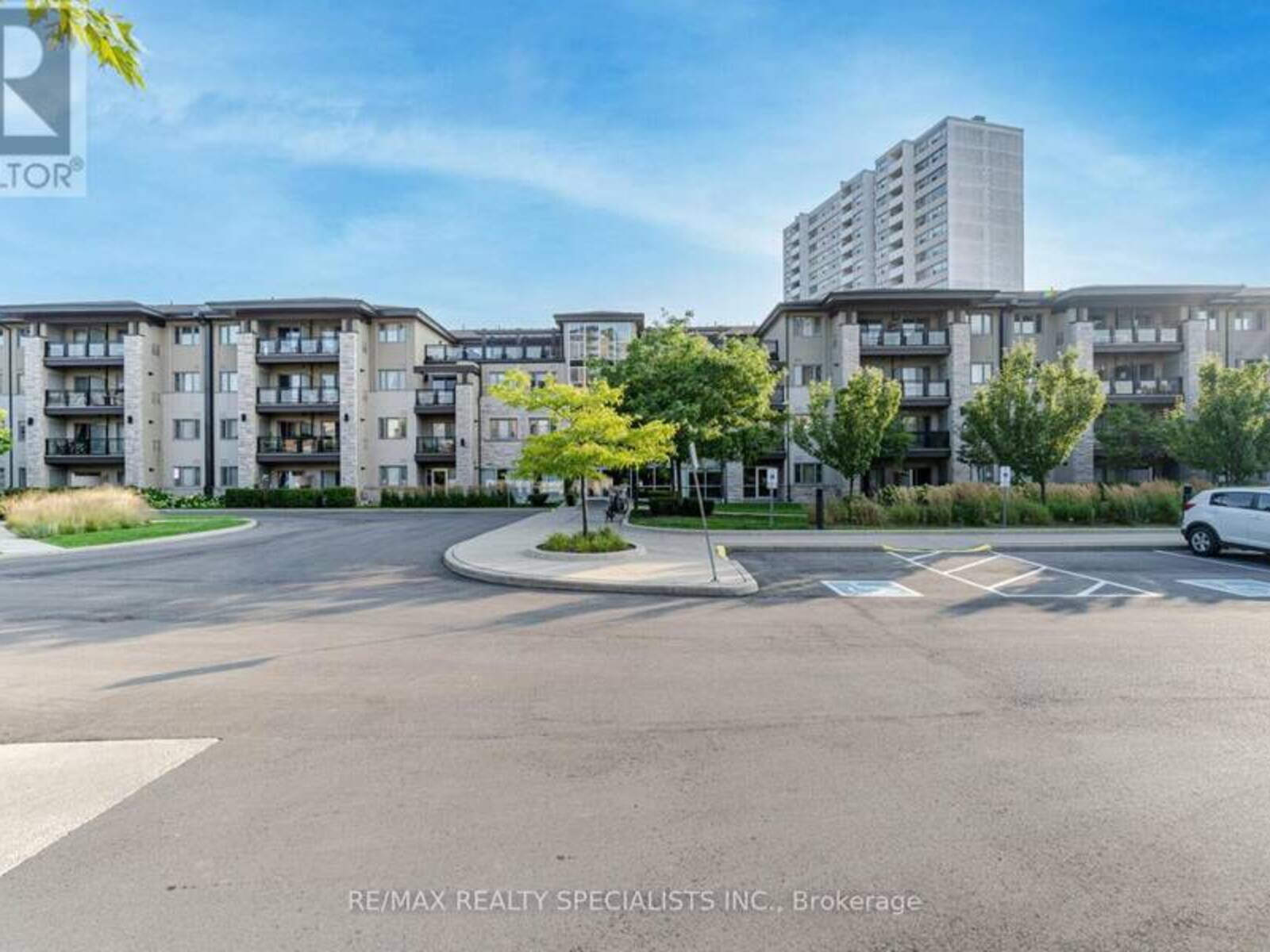 319 - 570 LOLITA GARDENS, Mississauga, Ontario L5A 0A1