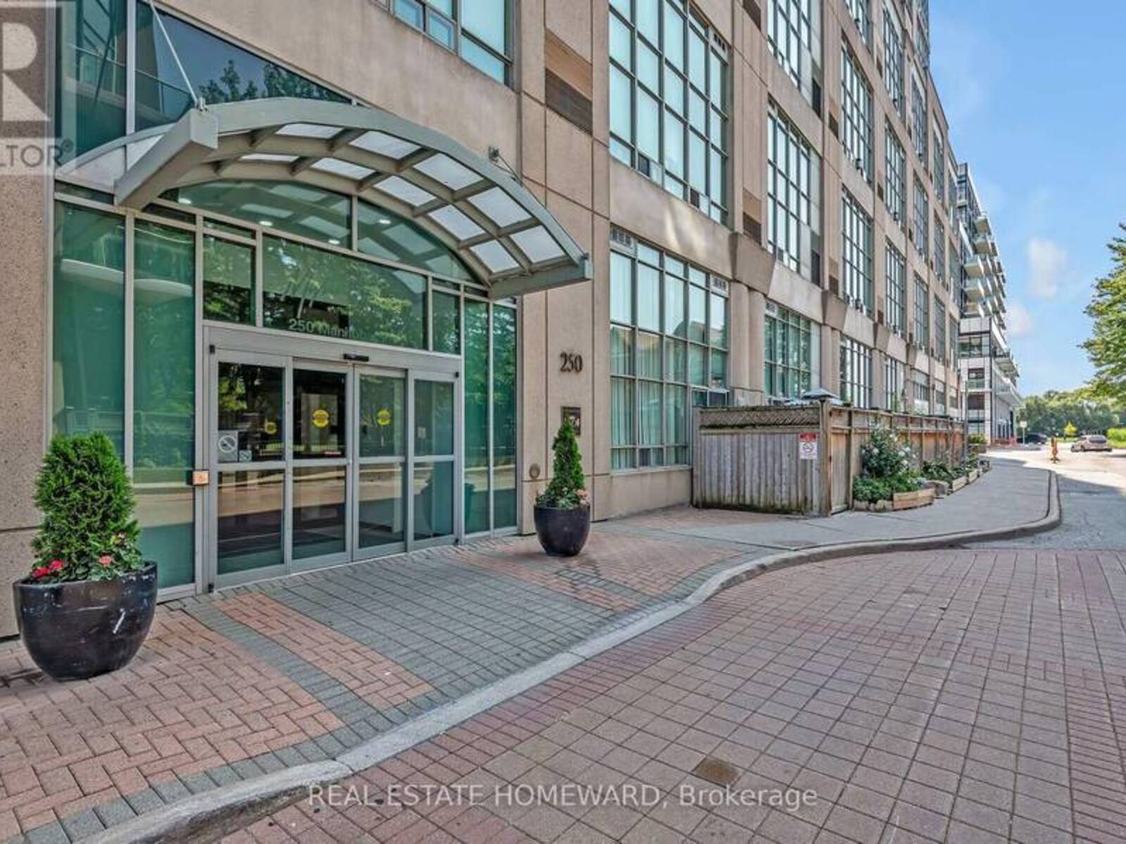 PH 804 - 250 MANITOBA STREET, Toronto, Ontario M8Y 4G8