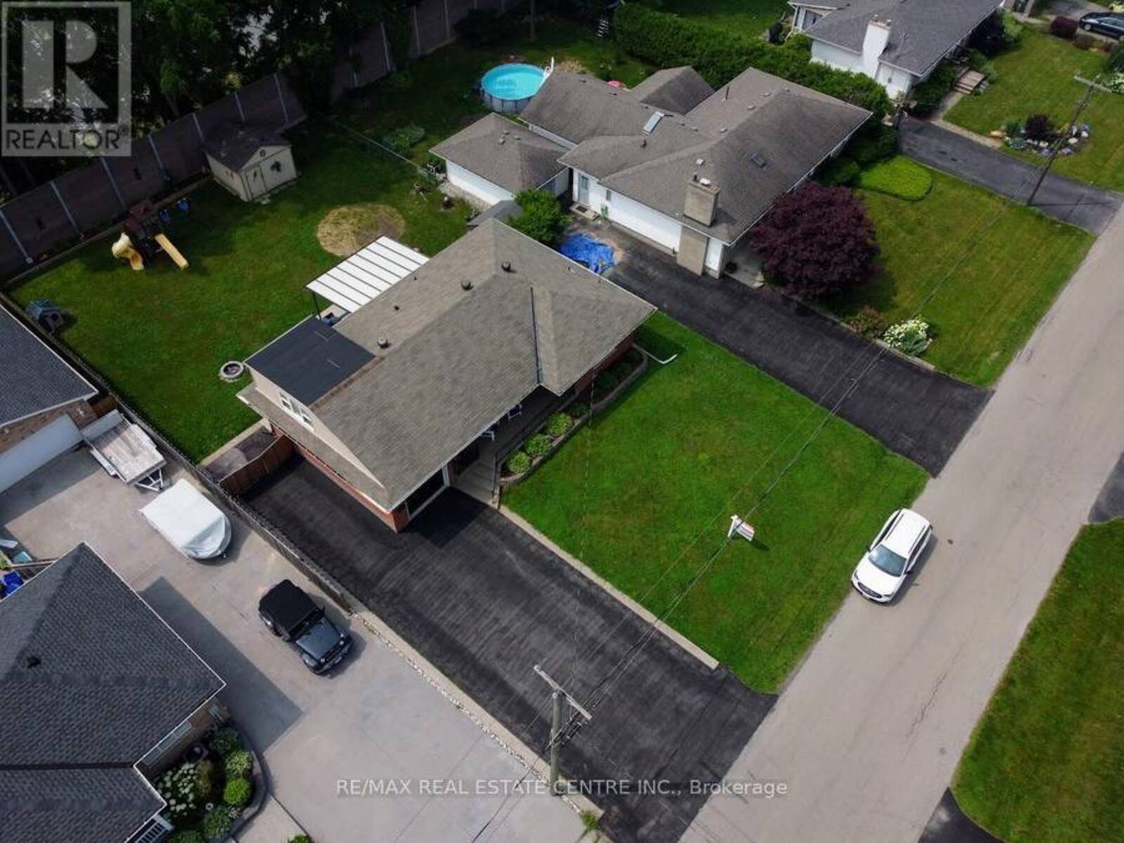 26 HATTON DRIVE, Ancaster, Ontario L9G 2H6